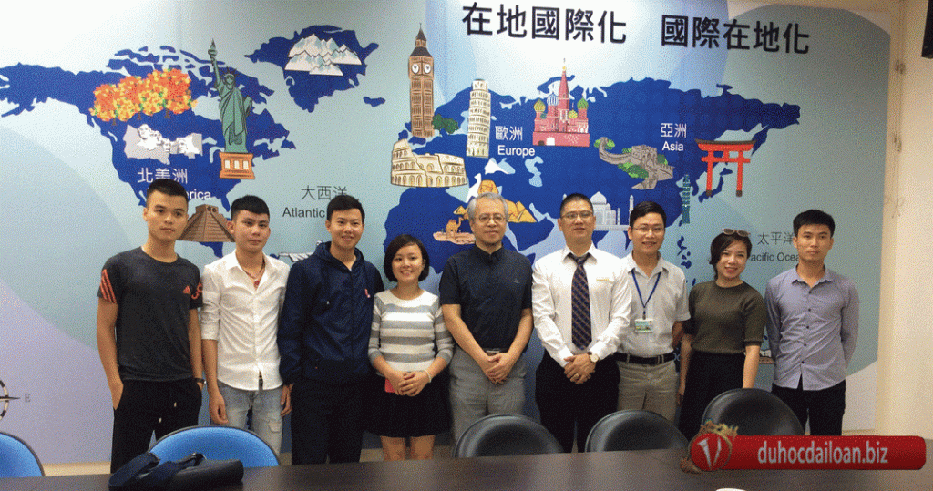 Ảnh đại diện Vinahure thăm trường Hòa Xuân, Cao Hùng tháng 2.2018