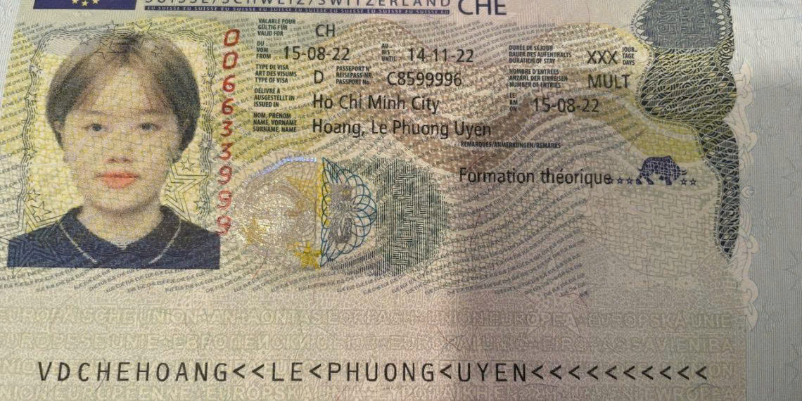 Chúc mừng học sinh Hoàng Lê Phương Uyên  nhận được visa du học Thụy Sĩ trường BHMS