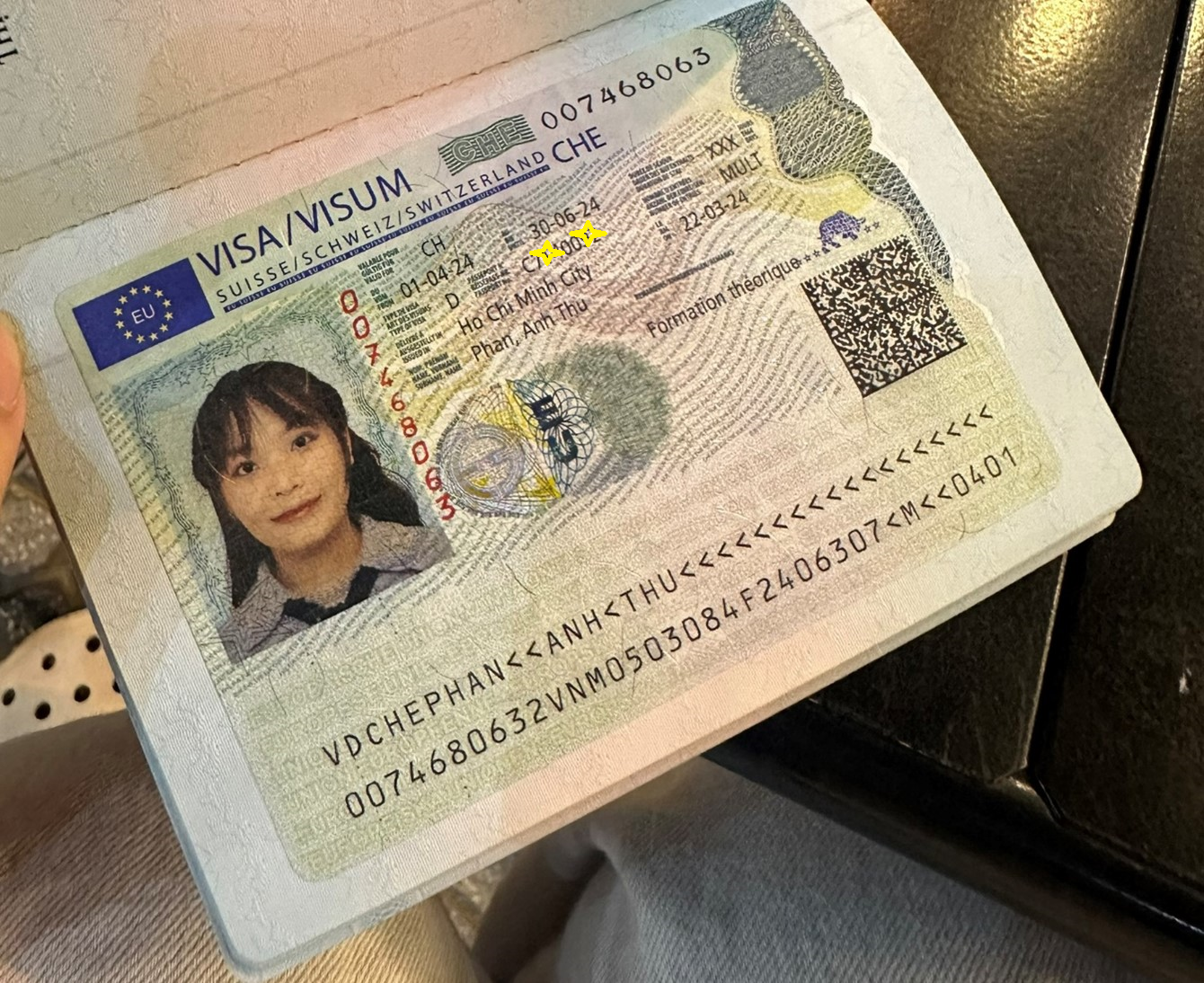 Chúc mừng học sinh Phan Anh Thư nhận được visa du học Thụy Sĩ trường BHMS